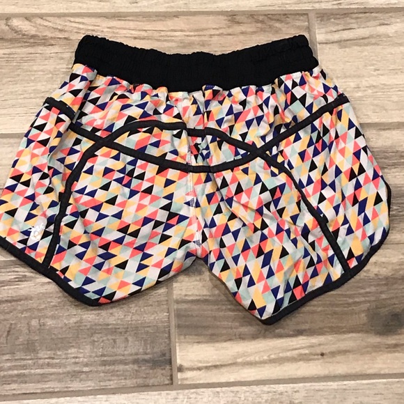 Lululemon Tracker Shorts - Seawheeze Mosiac - Picture 2 of 8